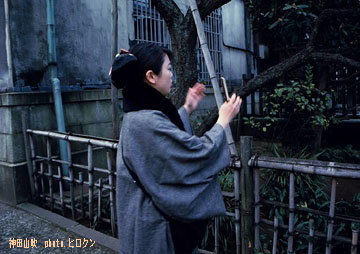 力の梅の説明をする山吹ぴょん