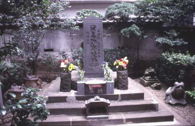 将門の首塚跡 少し不気味